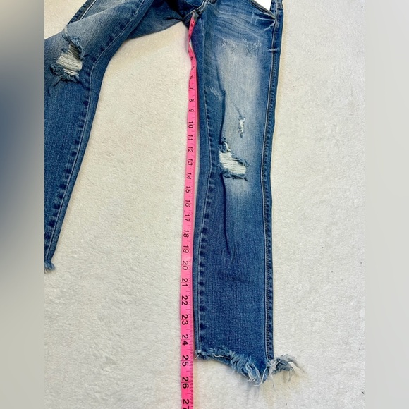 KanCan NWT Distressed Cropped Skinny Jean - Size 1/24 - Picture 5 of 14
